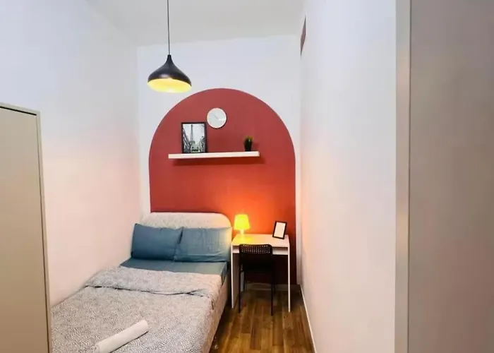 Niche Double Partition Room In Tecom Near Metro