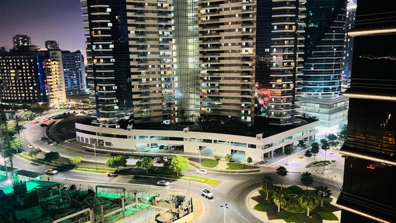 Niche Double Partition In Tecom Near Metro * Dubai
