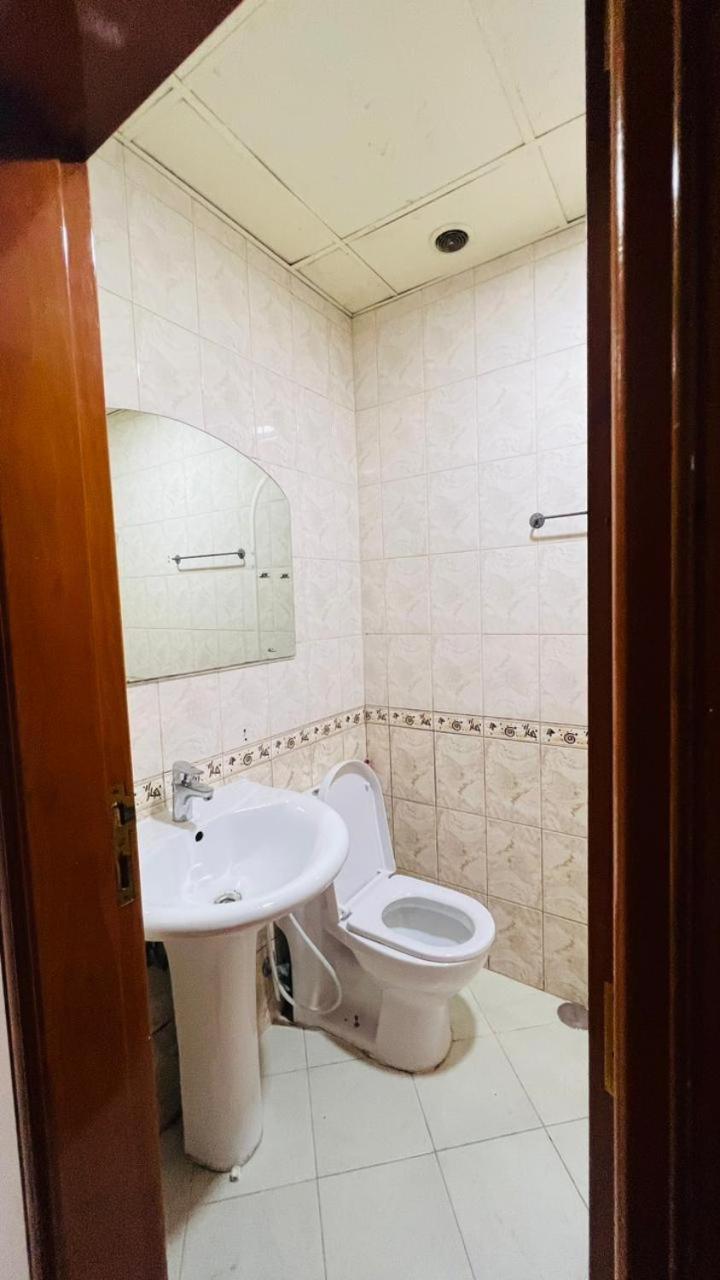 Niche Double Partition In Tecom Near Metro