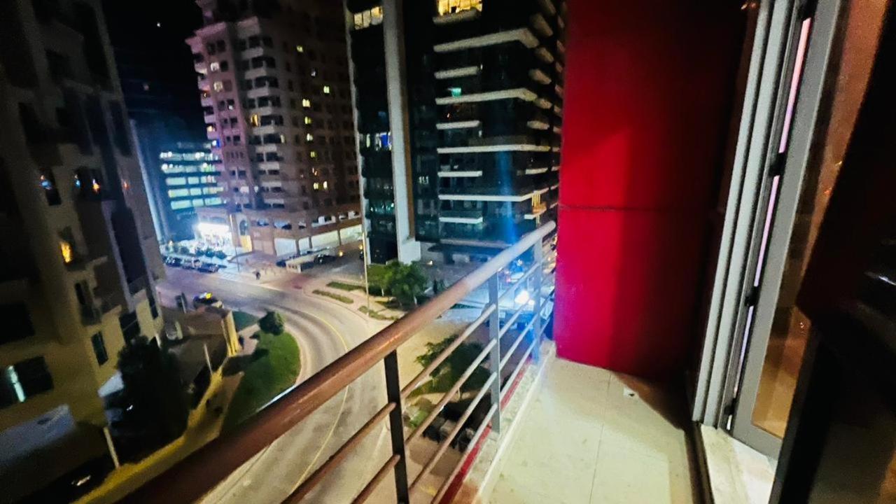 Niche Double Partition In Tecom Near Metro