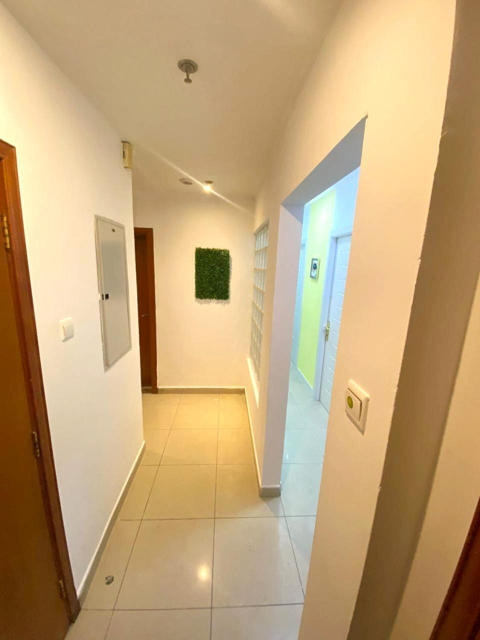Niche Double Partition In Tecom Near Metro Homestay Dubai